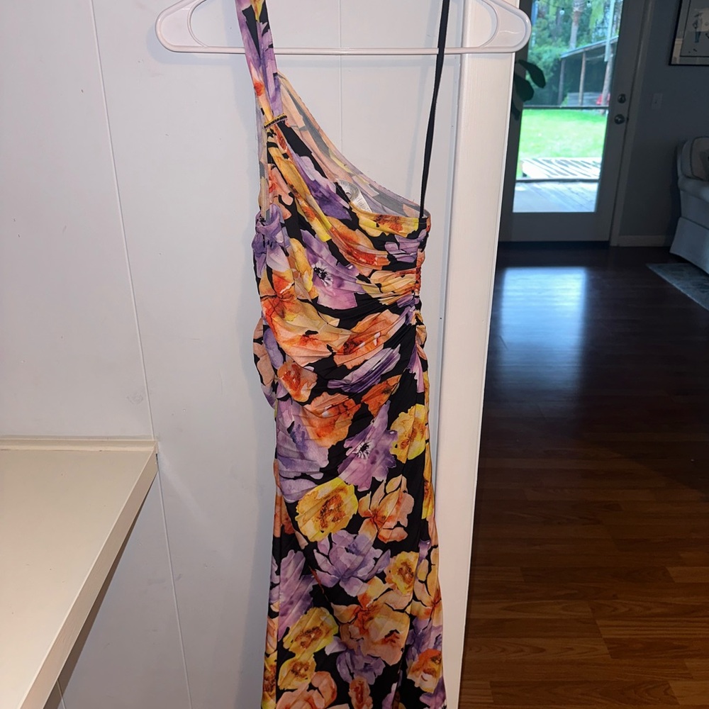 NWT Gorgeous one shoulder dress - Picture 3 of 3